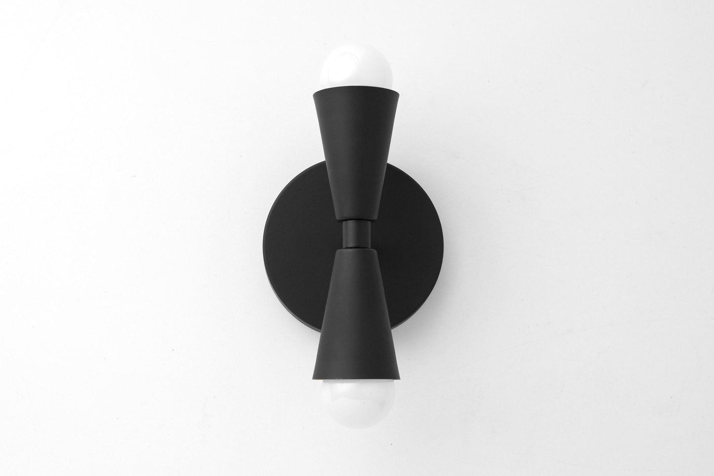 Applique Murale Cône Noir Moderne – Laiton ou Nickel