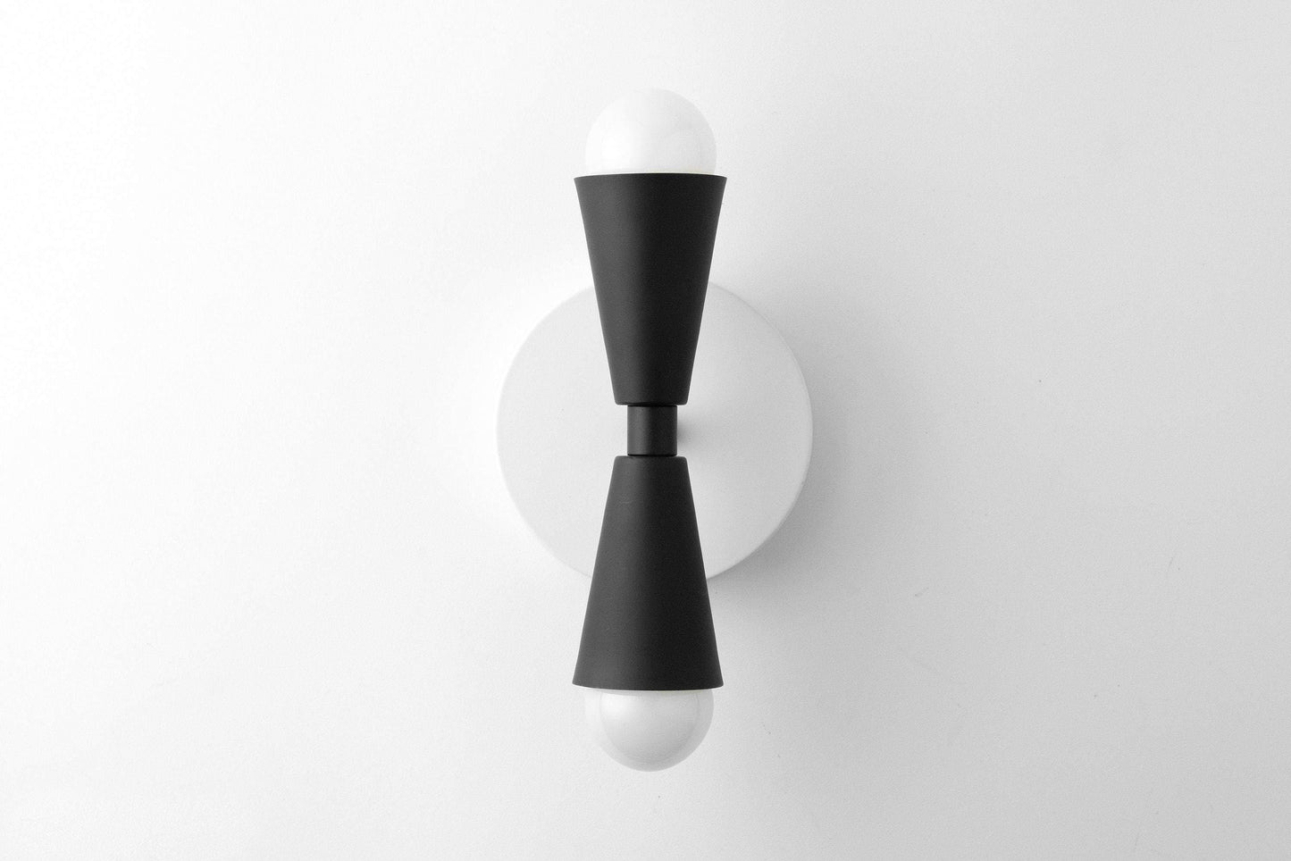 Applique Murale Cône Noir Moderne – Laiton ou Nickel
