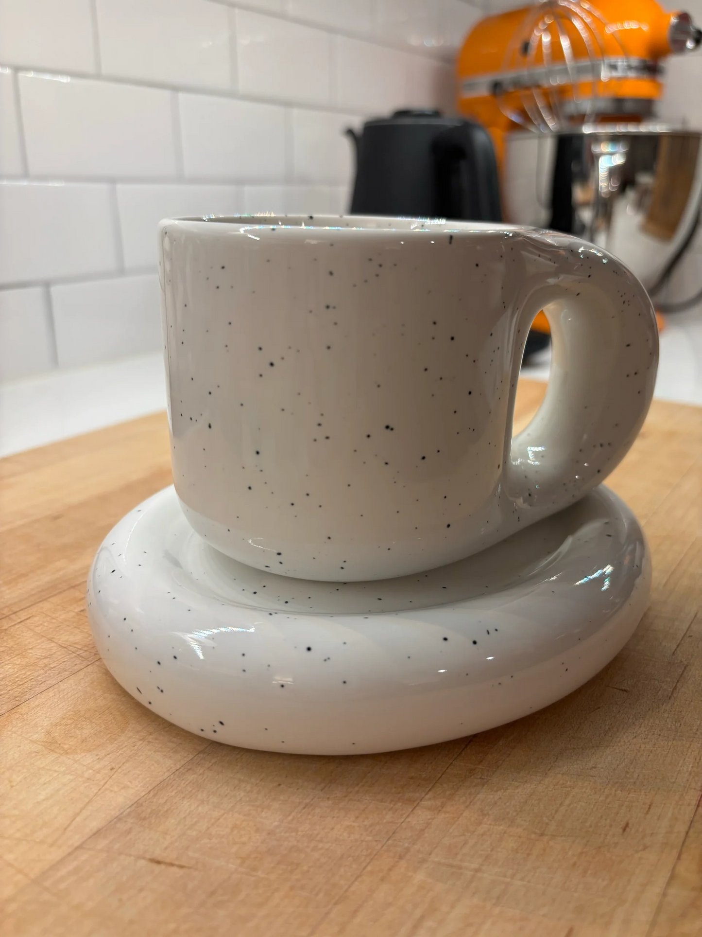 Tasse Chubby en Céramique avec Soucoupe, Fait Main