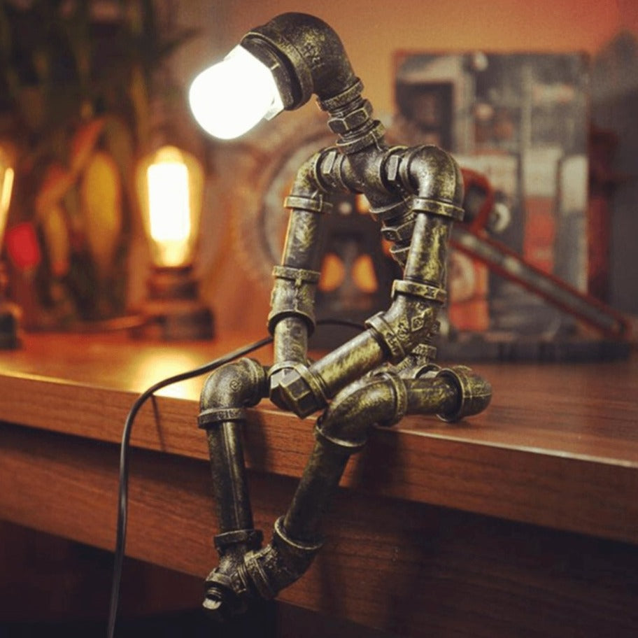 Lampe Robot Industrielle en Fer – Design rétro en tuyaux pour une déco unique et créative