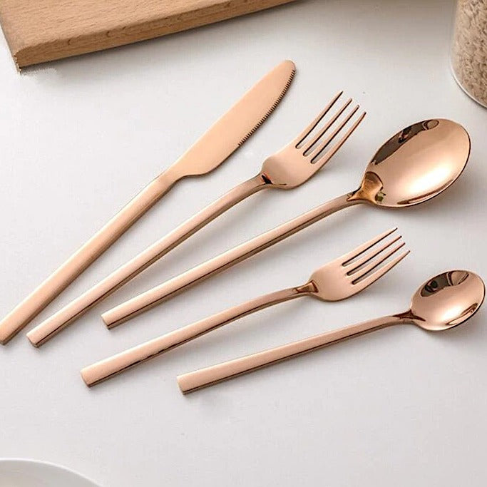 Set de couverts Arya 30 pièces – Élégance Moderne et Durabilité