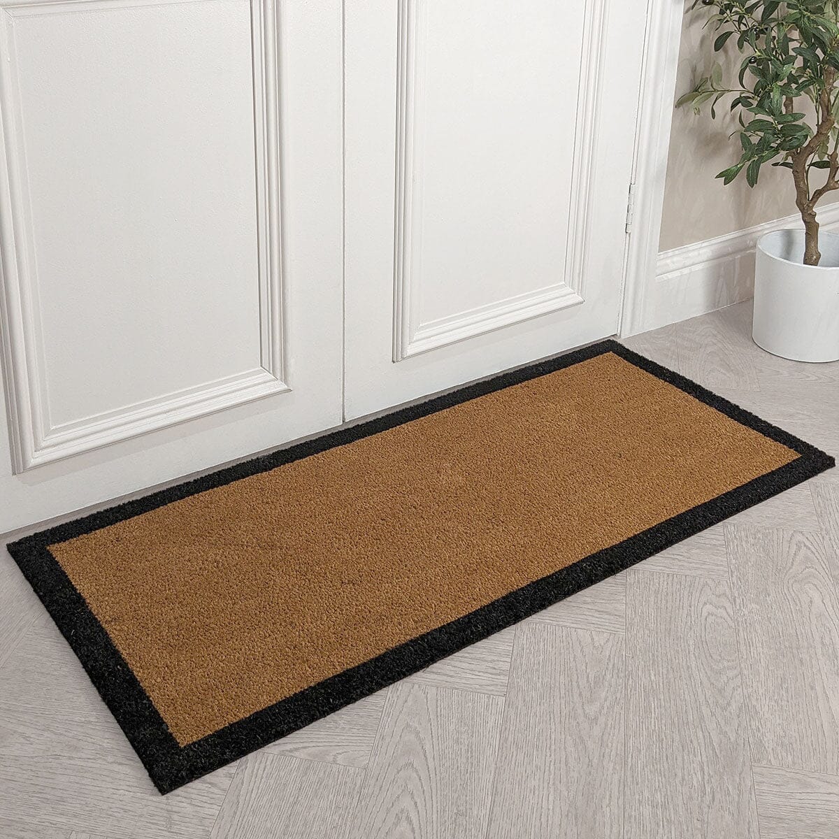 Tapis d’entrée double largeur Kyla avec large bord noir