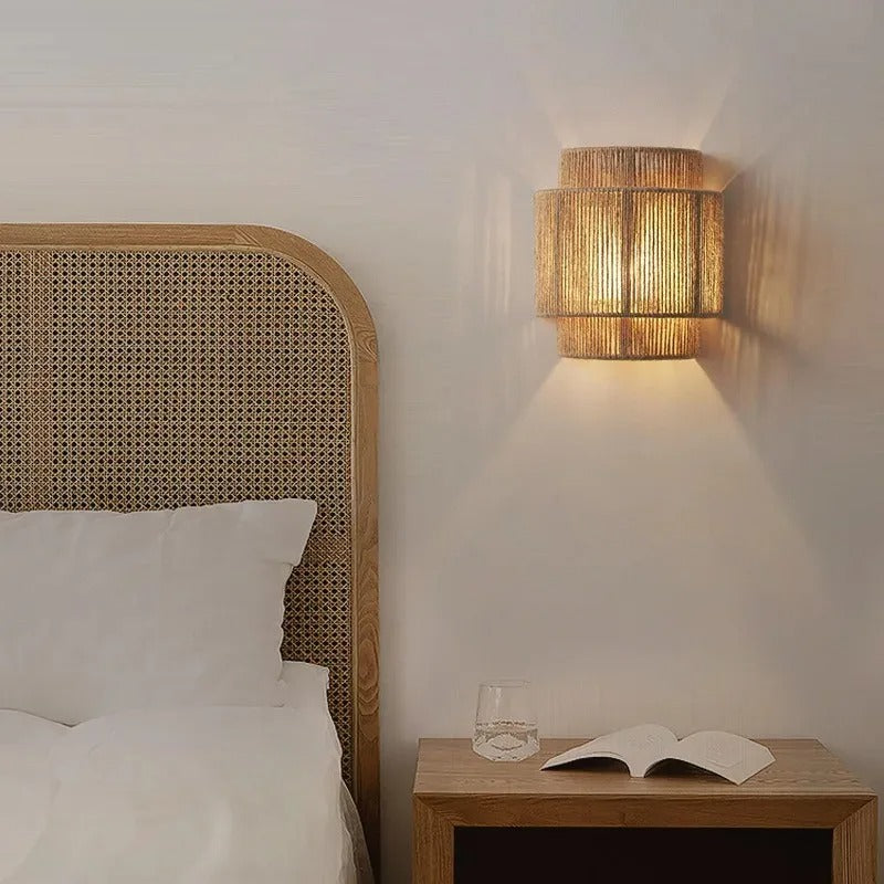 Applique Murale en Corde de Rattan – Un Éclairage Naturel et Chaleureux pour Votre Intérieur