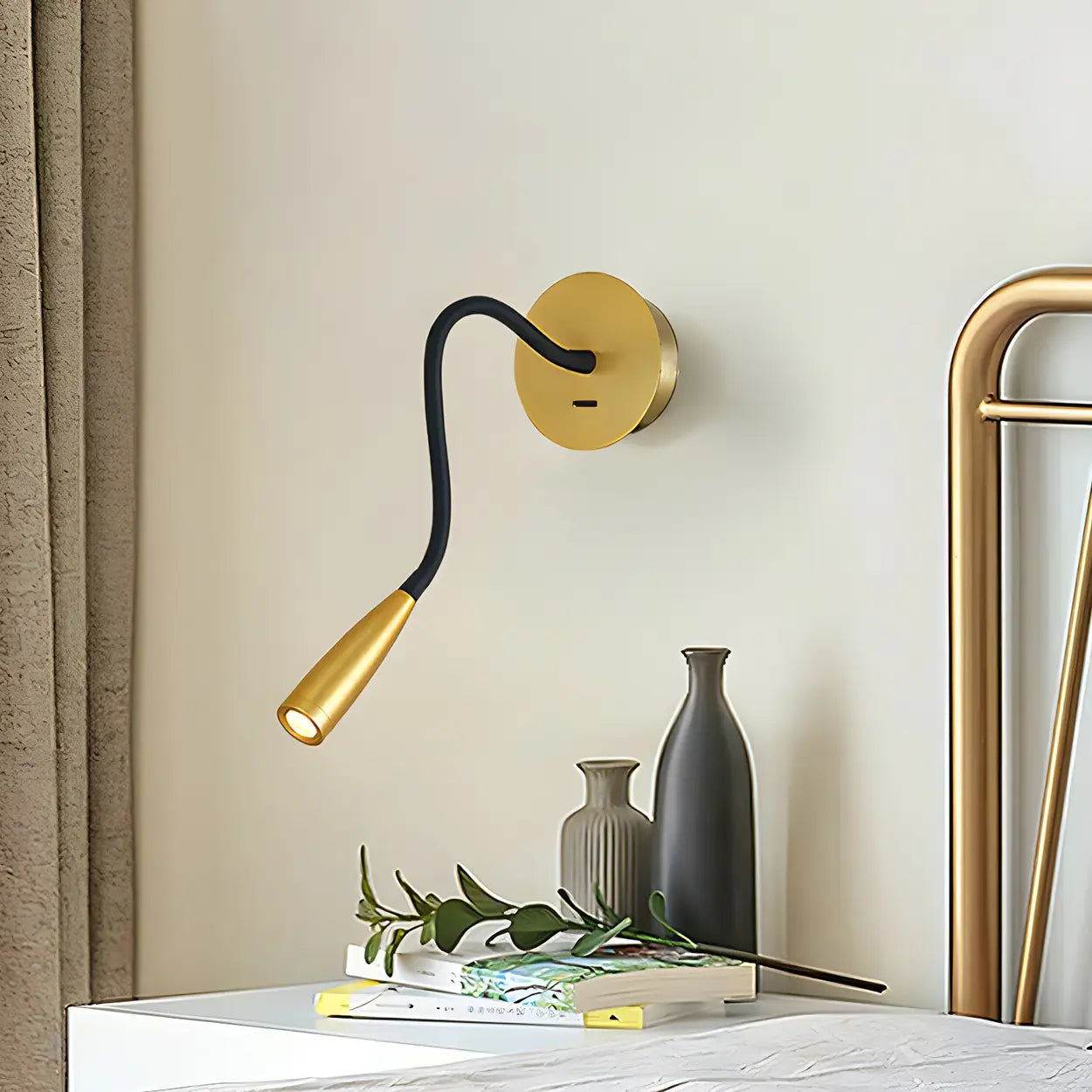 Applique Murale Flexible LED Or Moderne