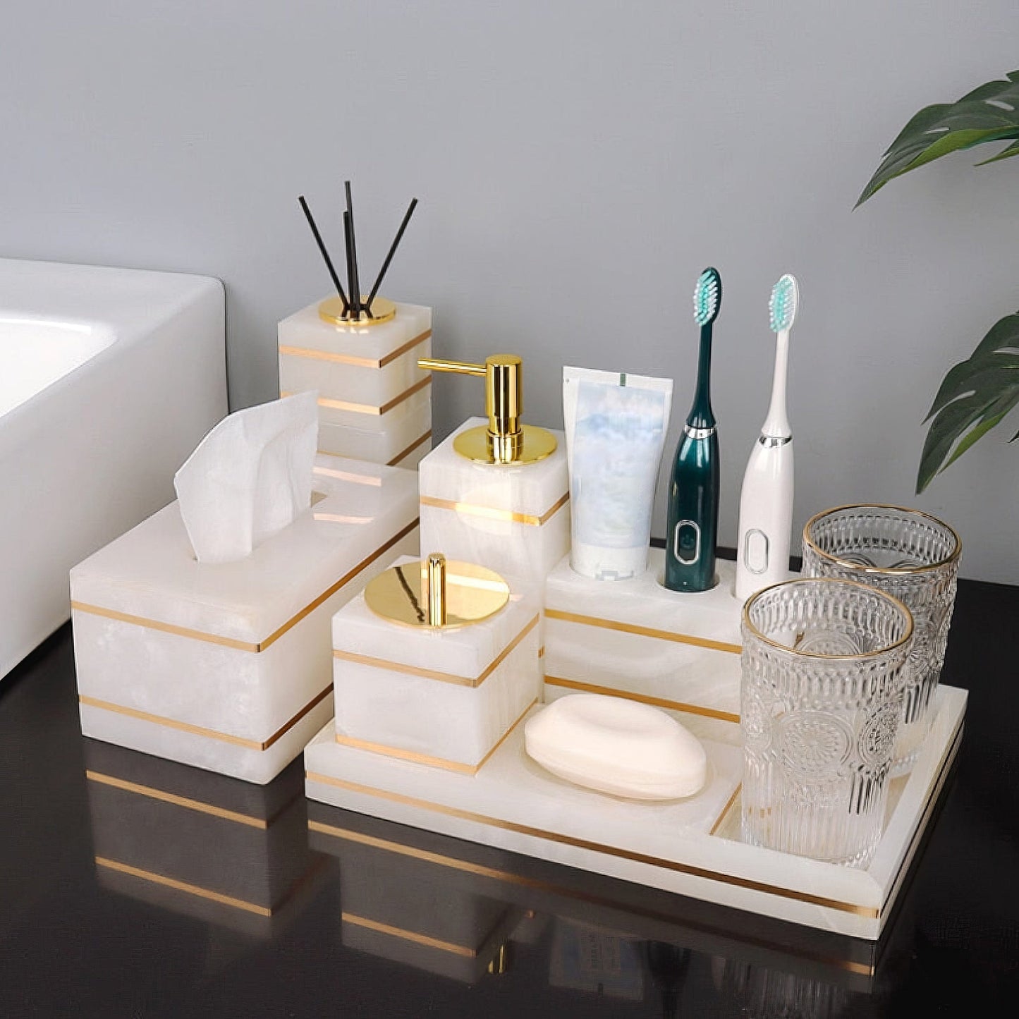 Collection d’Accessoires de Salle de Bain en Marbre Blanc Naturel – Élégance et Fonction au Quotidien