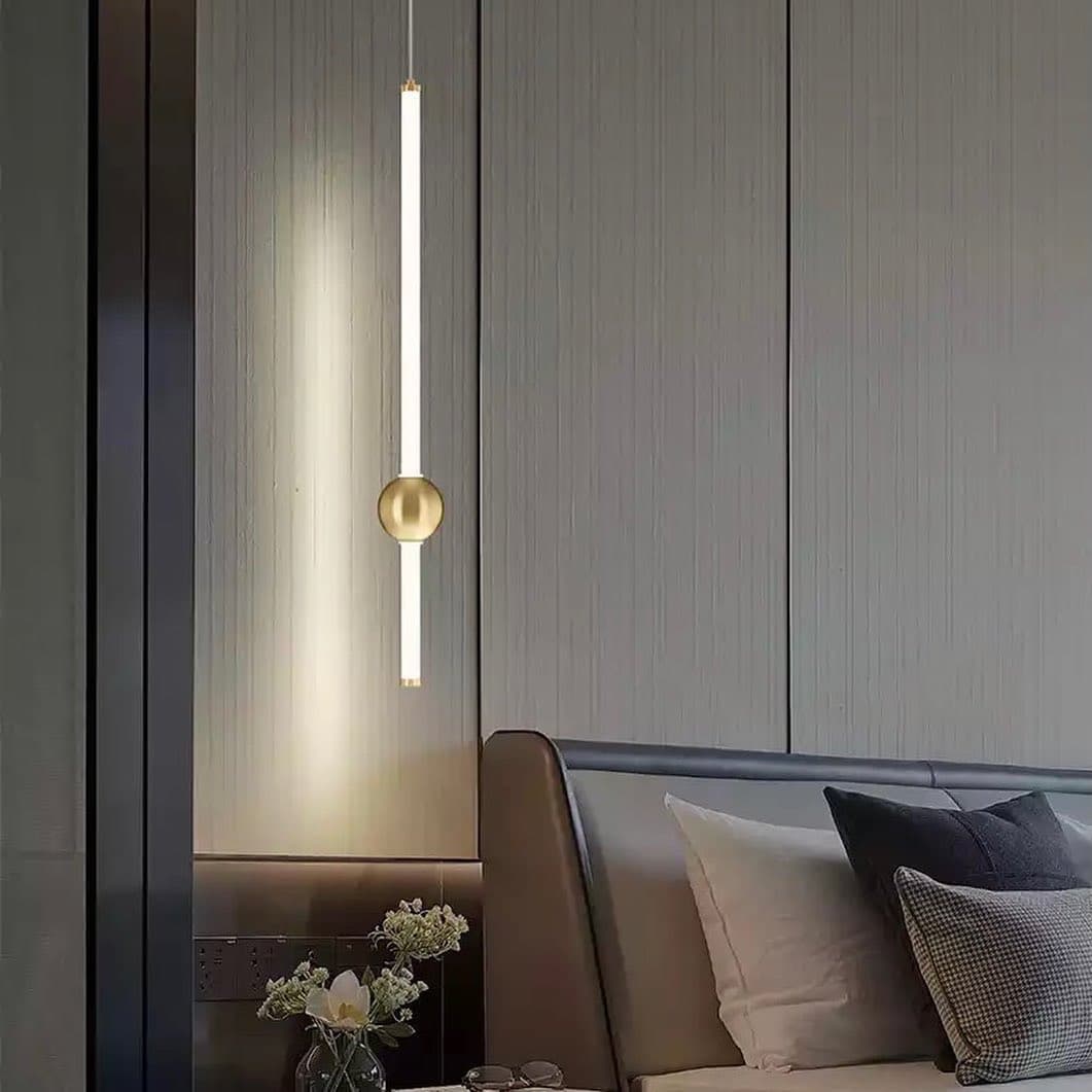 Suspension LED Tubulaire Dorée avec Sphère Blanche