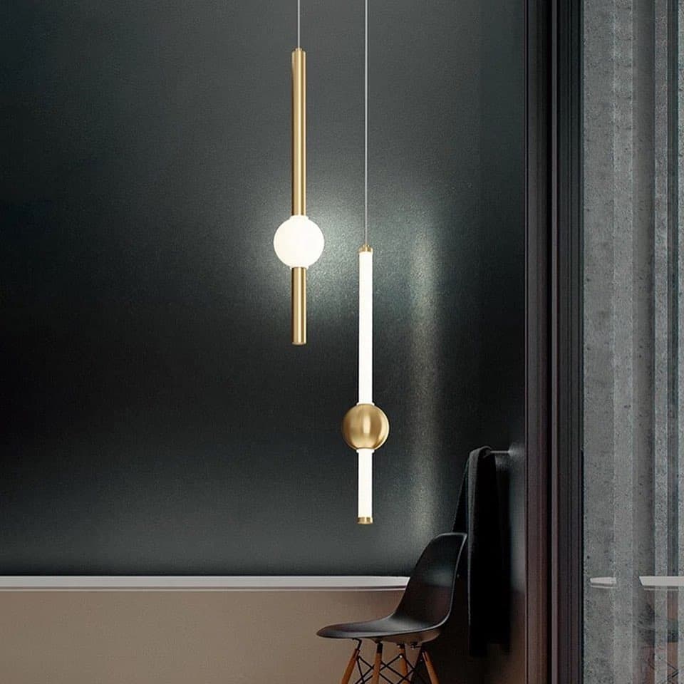Suspension LED Tubulaire Dorée avec Sphère Blanche