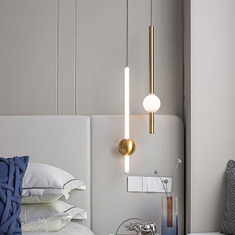 Suspension LED Tubulaire Dorée avec Sphère Blanche