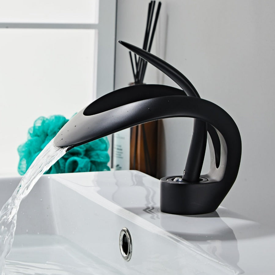 Waterfall – Robinet de Salle de Bain en Laiton Doré Brossé avec Bec Cascade