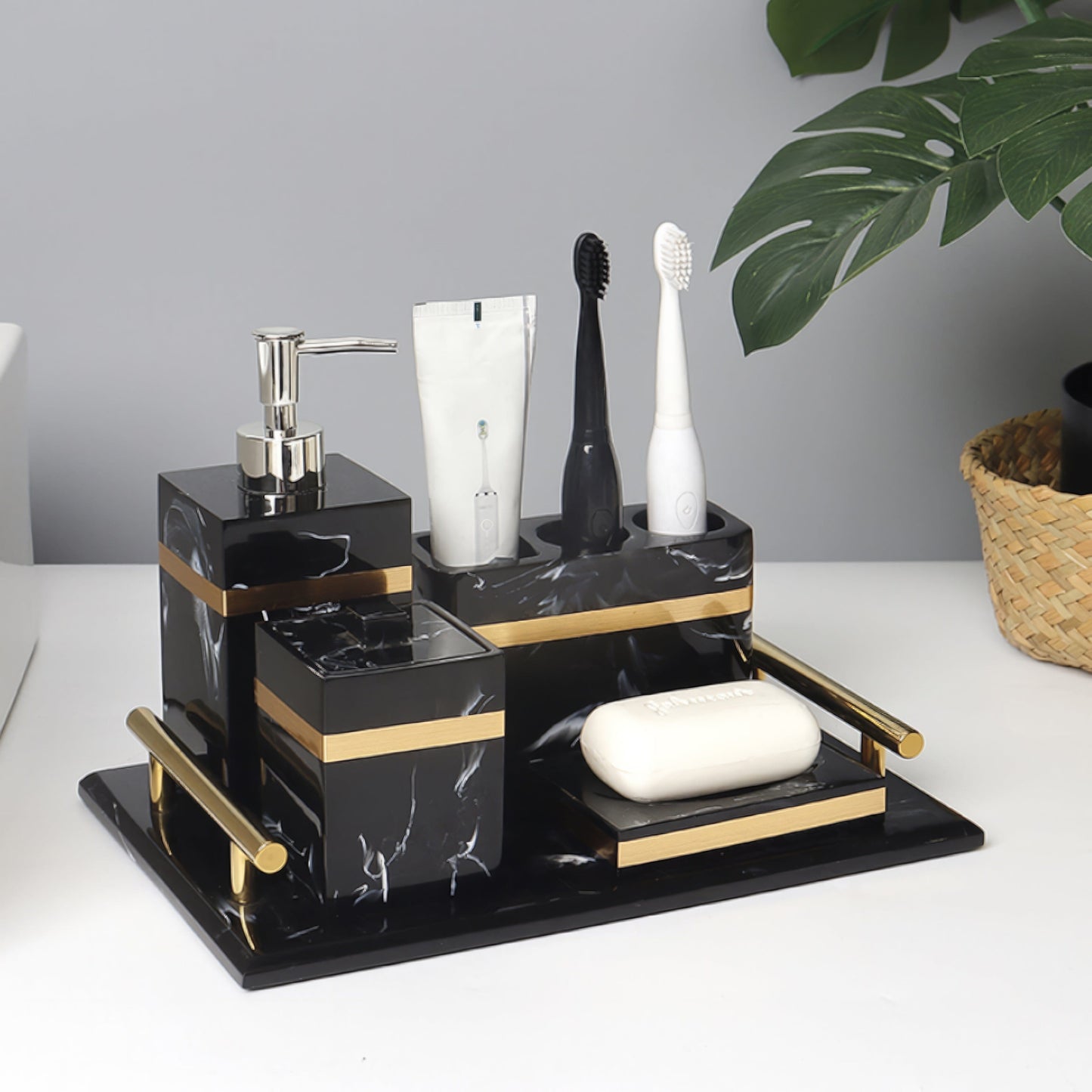 Ensemble d’Accessoires de Salle de Bain 8 Pièces – Élégance Noire et Dorée pour un Look Hôtelier