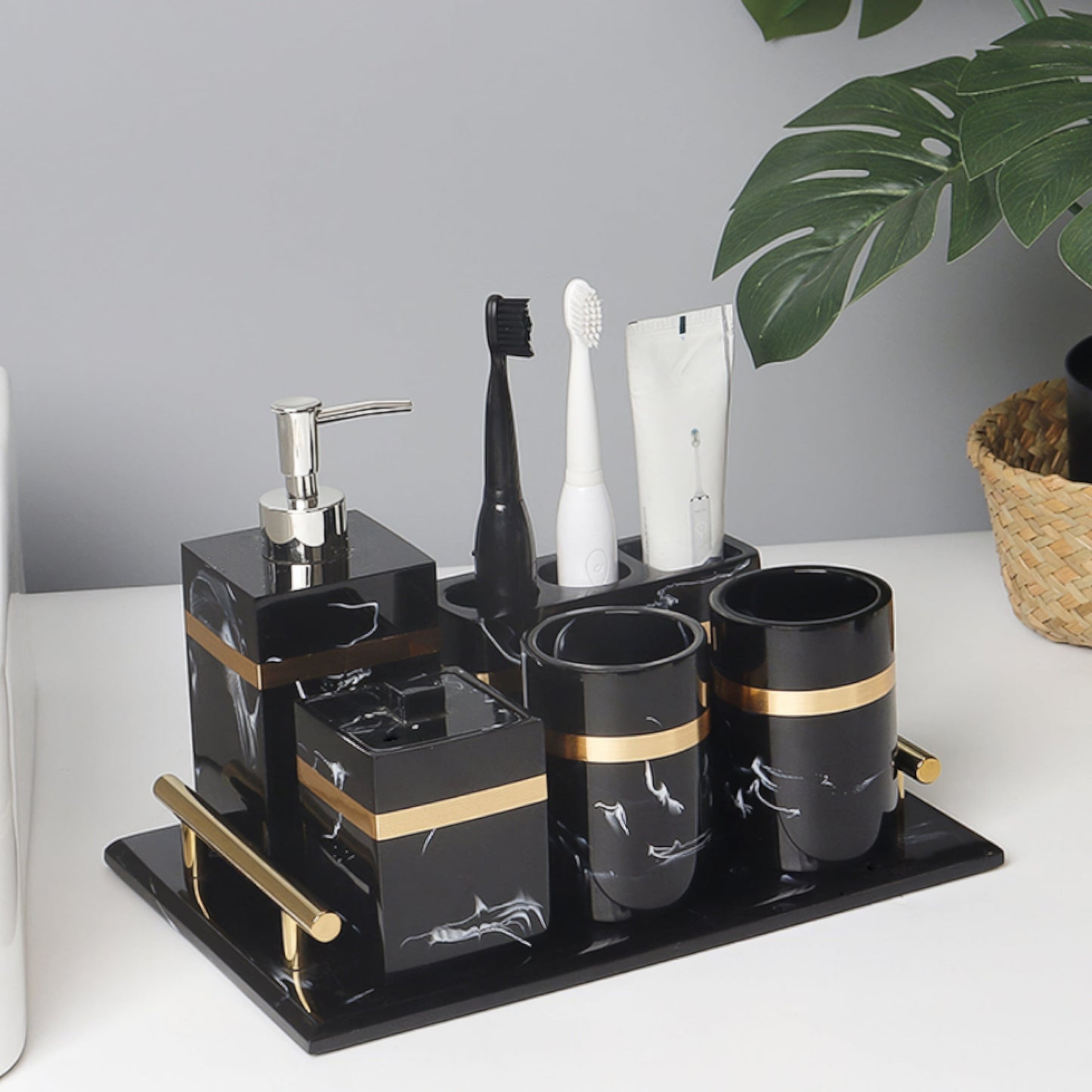 Ensemble d’Accessoires de Salle de Bain 8 Pièces – Élégance Noire et Dorée pour un Look Hôtelier