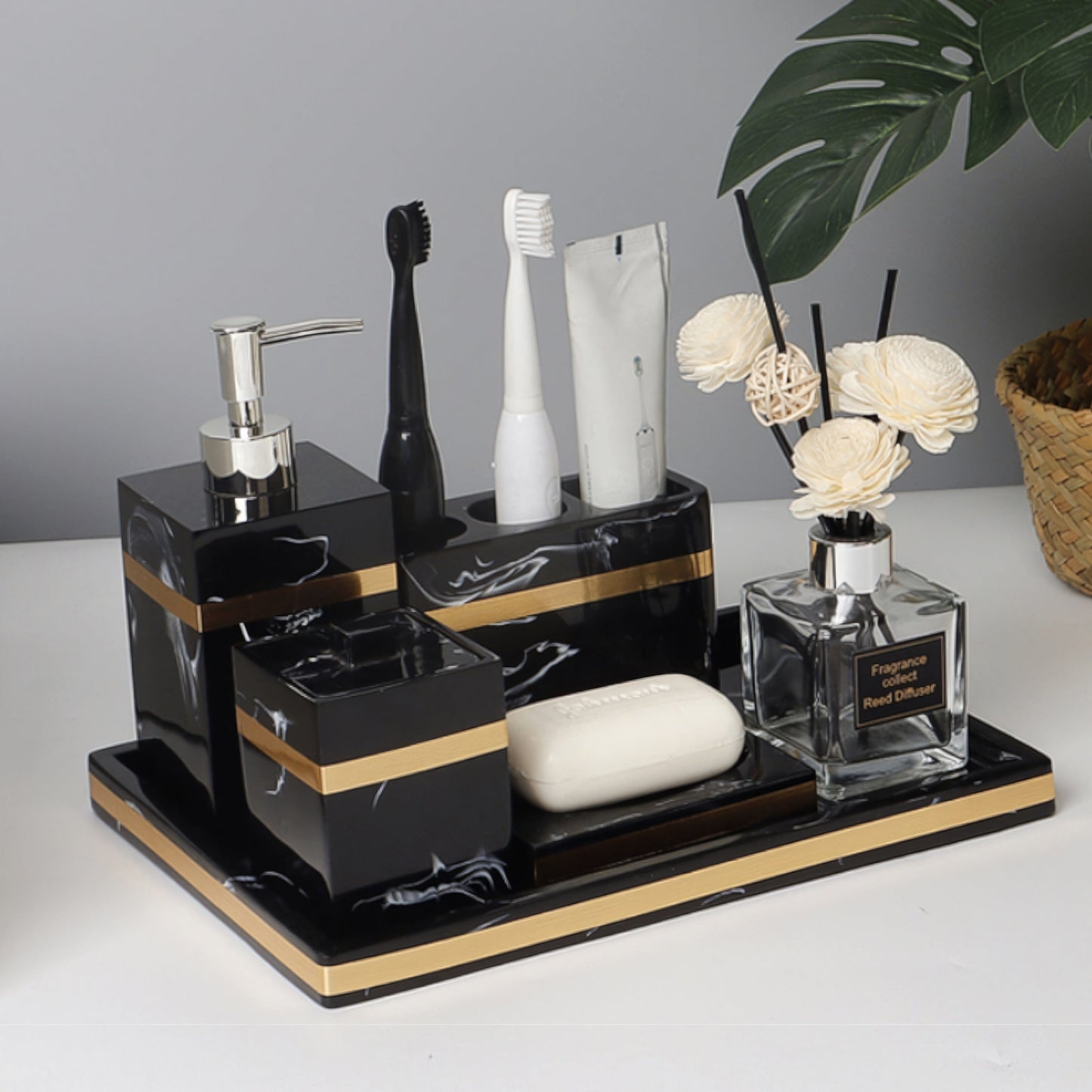Ensemble d’Accessoires de Salle de Bain 8 Pièces – Élégance Noire et Dorée pour un Look Hôtelier