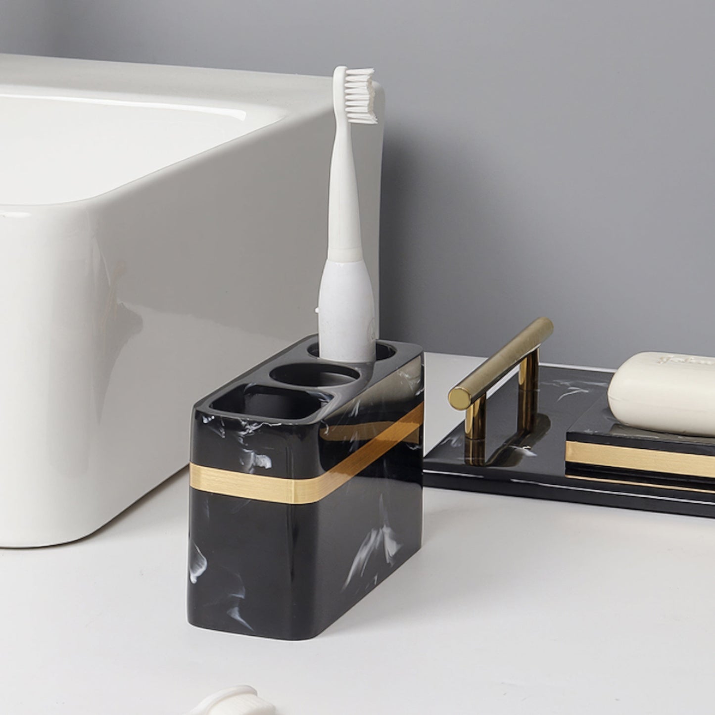 Ensemble d’Accessoires de Salle de Bain 8 Pièces – Élégance Noire et Dorée pour un Look Hôtelier