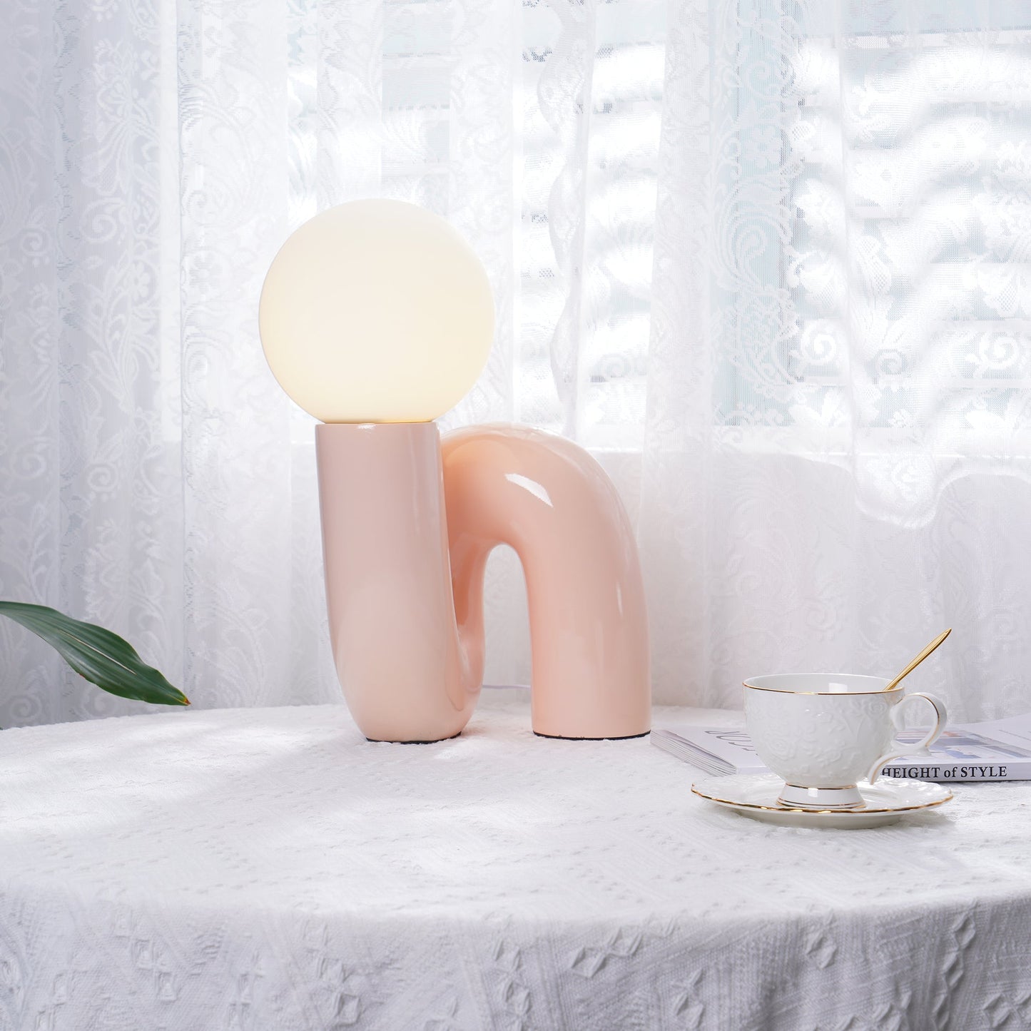Lampe de Table Design, Verre Opale et Base Spiralée, 40 cm