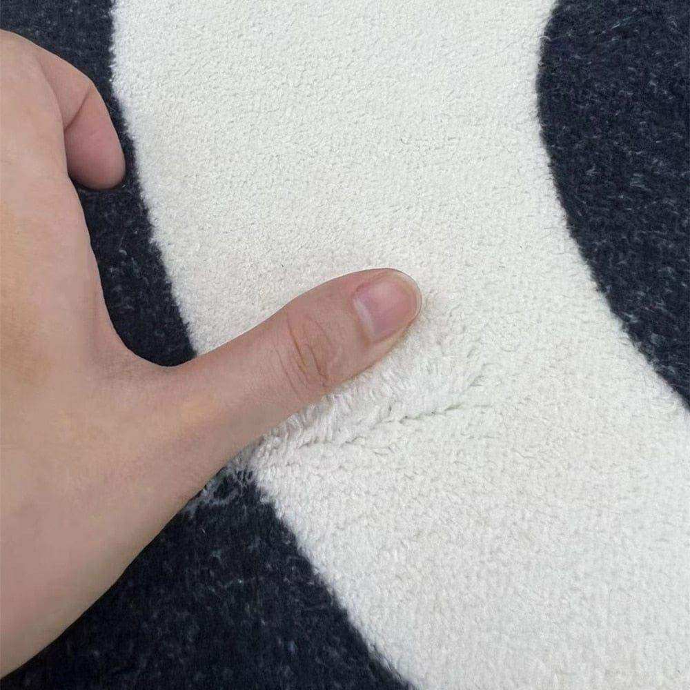 Tapis Illusion Optique Noir et Blanc – Design Moderne Antidérapant