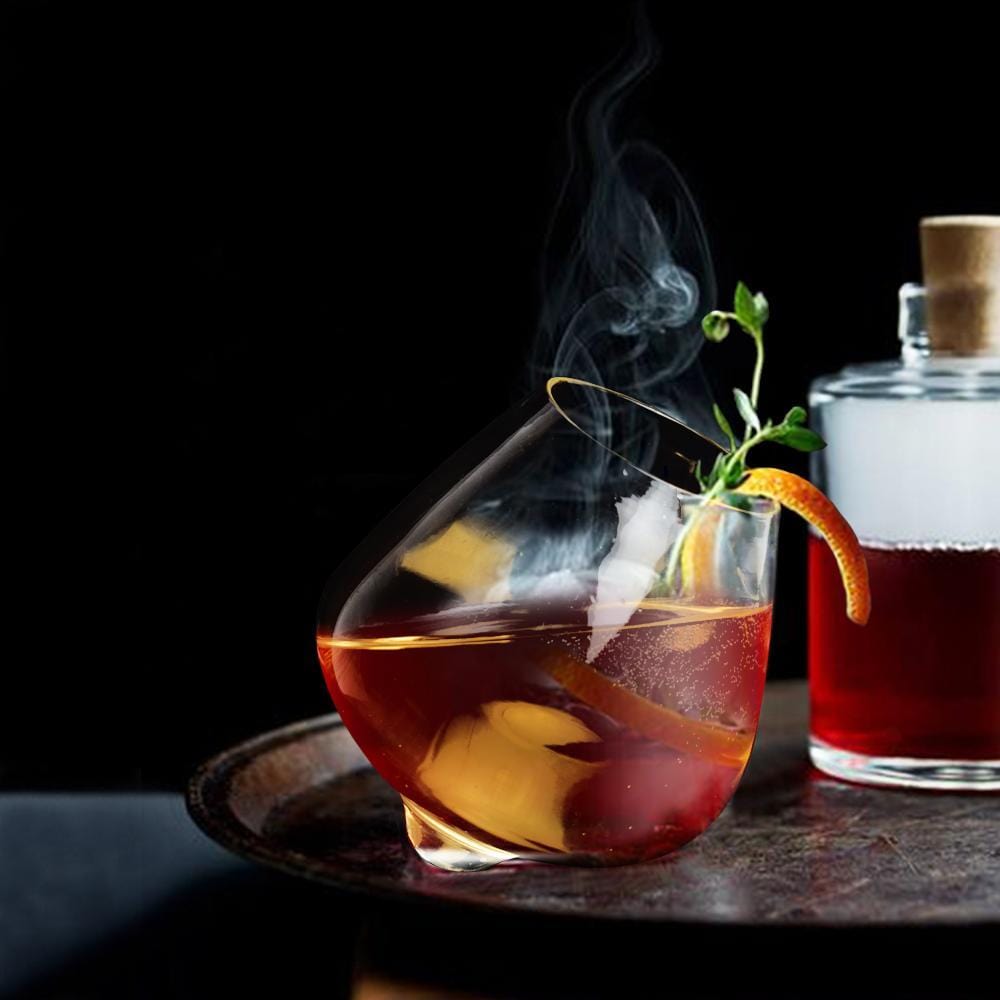 Verre à Whisky Inclinable Minimaliste – Design Élégant en Verre Soufflé