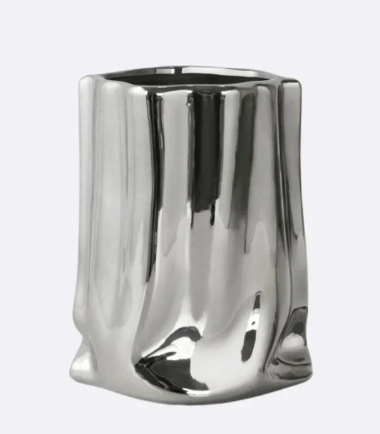 Vase en Céramique Effet Sac en Papier – Élégant et Moderne