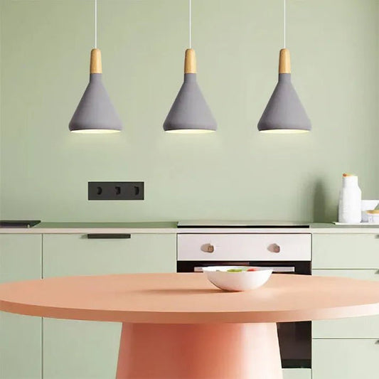 Suspension Métallique Conique Style Macaron – Couleurs Vives et Élégance Moderne