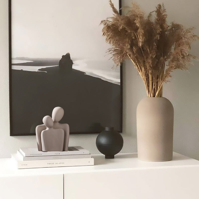 Sculpture Céramique "Mes Bras Toujours Pour Toi" – Une Ode à l’Amour et à l’Intimité