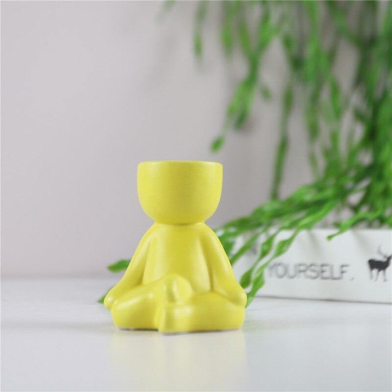 Cache-pot Céramique – Petit Personnage Assis pour Plantes Succulentes