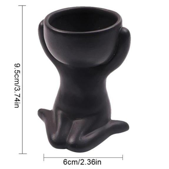 Cache-pot Céramique – Petit Personnage Assis pour Plantes Succulentes
