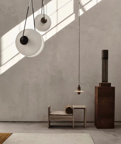 Suspension Design Verre Dépoli et Laiton Doré