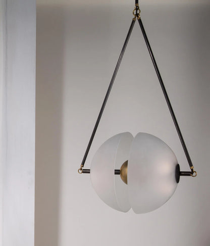 Suspension Design Verre Dépoli et Laiton Doré