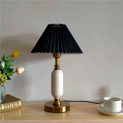 Lampe de table rétro avec abat-jour plissé et base colonne – Élégance intemporelle