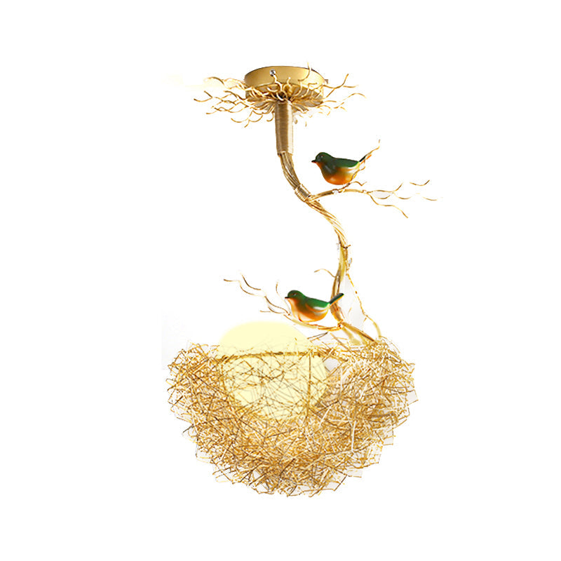 Suspension Artistique | Lustre en Verre Blanc Lait avec Oiseaux et Nid en Aluminium Cousu Main