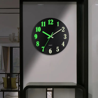 WarmGlow – Horloge Murale Noire Lumineuse et Silencieuse pour une Décoration Élégante