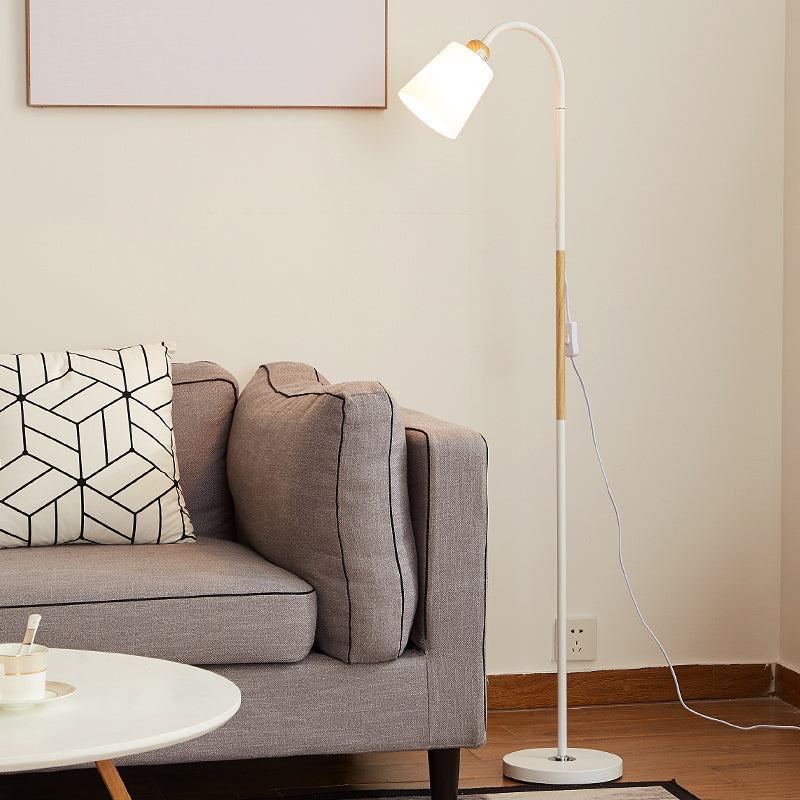 Lampe sur Pied Nordique Métal – Abat-jour Orientable