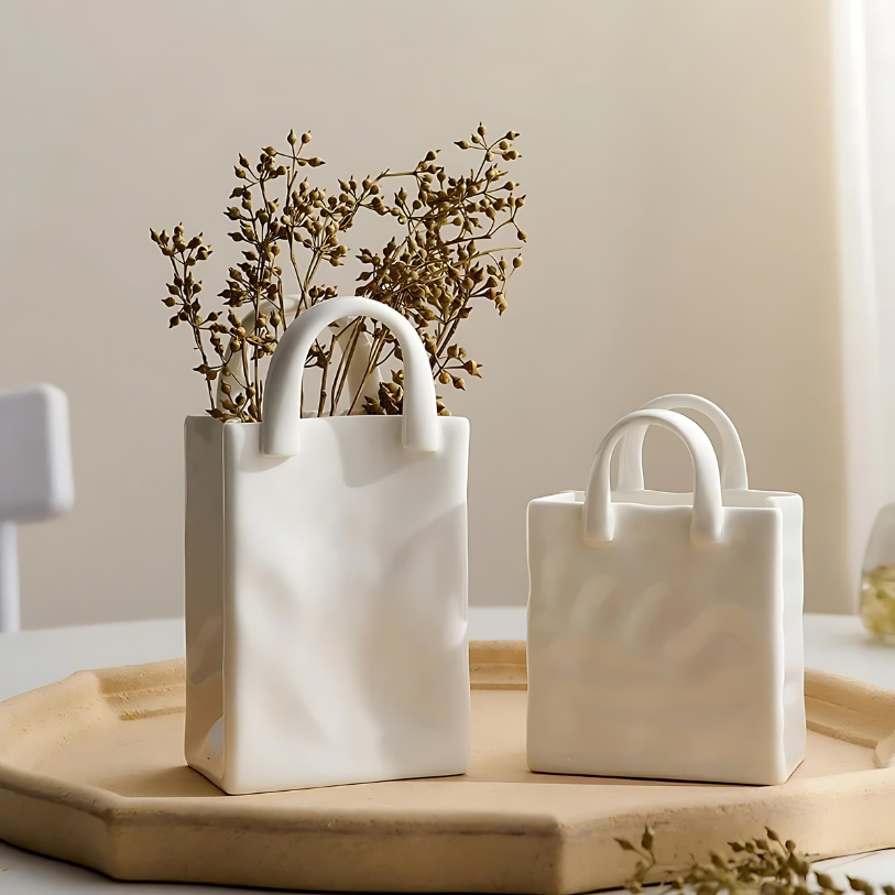Vase Sac à Main – Design Élégant en Céramique Blanche Mate
