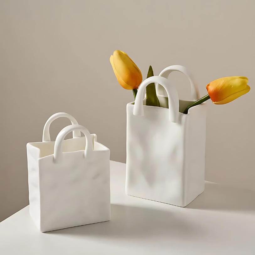 Vase Sac à Main – Design Élégant en Céramique Blanche Mate