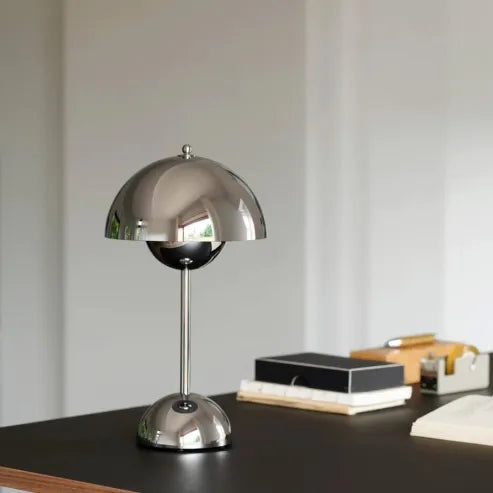 Flowerpot VP9 | Lampe de Table Minimaliste en Métal | Design Créatif et Élégant