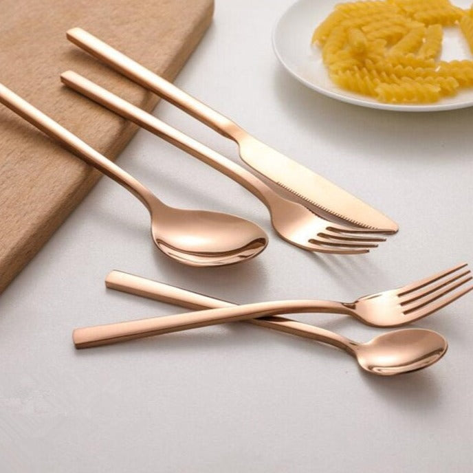 Set de couverts Arya 30 pièces – Élégance Moderne et Durabilité