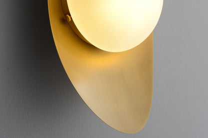 Applique Murale Dorée – Forme Galet Sculptural