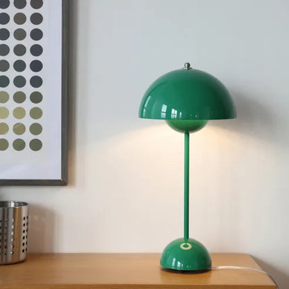 Flowerpot VP9 | Lampe de Table Minimaliste en Métal | Design Créatif et Élégant