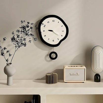 Horloge Murale Abstraite Distordue Silencieuse – Design Moderne et Mouvement Quartz