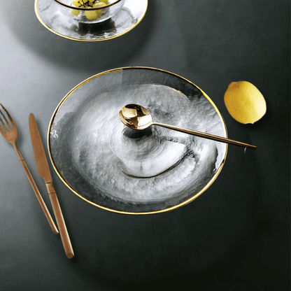 Collection d'Assiettes Opaque – Élégance Transparente avec Bord Doré