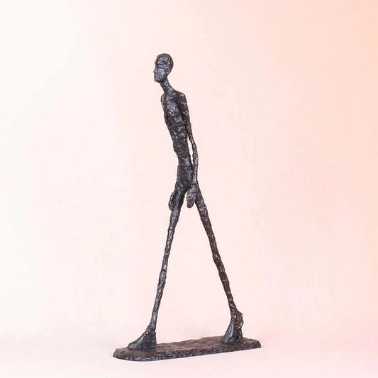Statue Marcheur en Bronze – Reproduction Artistique Élégante de l’Homme Marchant