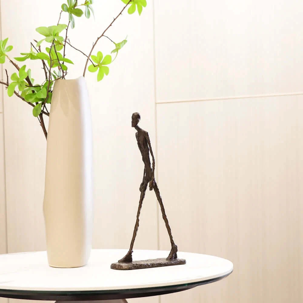 Statue Marcheur en Bronze – Reproduction Artistique Élégante de l’Homme Marchant