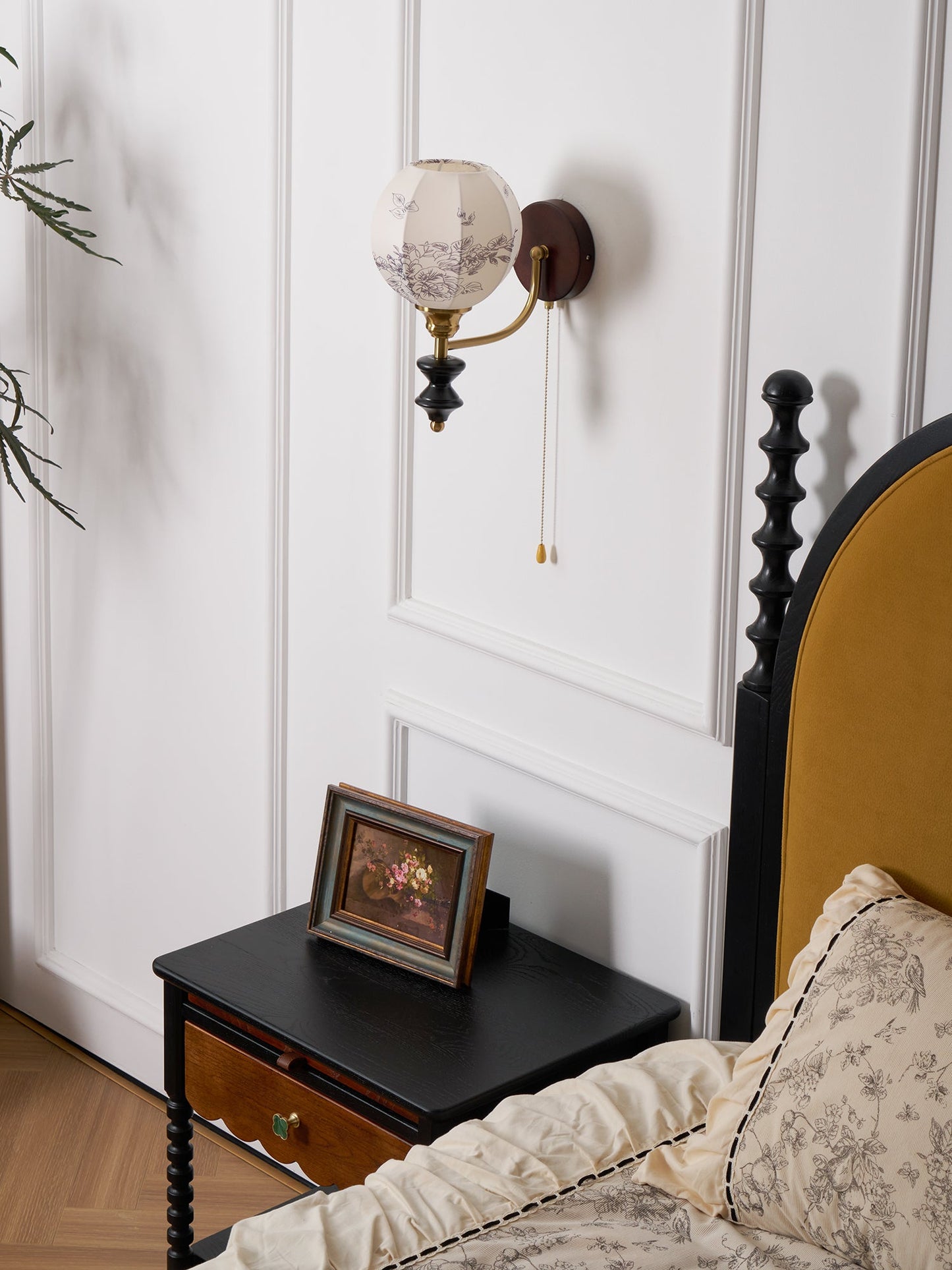 Applique Murale Vintage Celine – Élégance Classique en Bois et Tissu