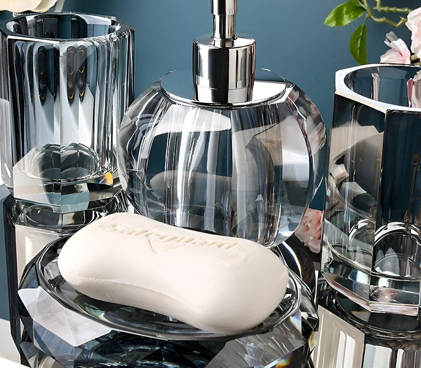 Ensemble d'accessoires en verre cristal pour salle de bain élégante