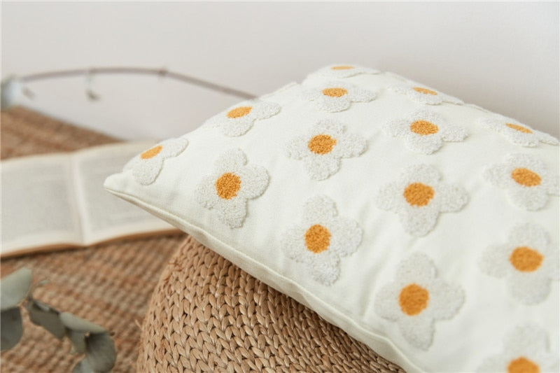 Daisy Embroidered – Housse de Coussin Fleurie Brodée