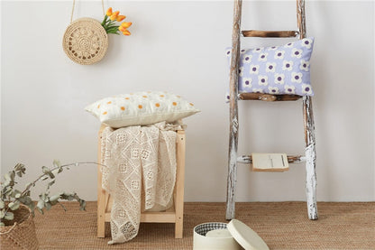 Daisy Embroidered – Housse de Coussin Fleurie Brodée