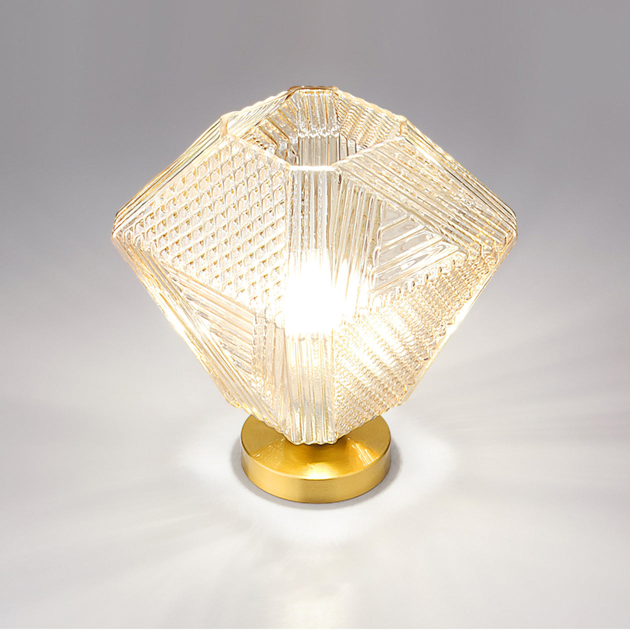 Plafonnier Art Déco en laiton et verre – coupe diamant élégante
