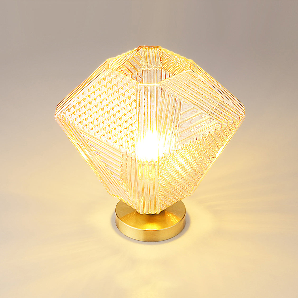 Plafonnier Art Déco en laiton et verre – coupe diamant élégante