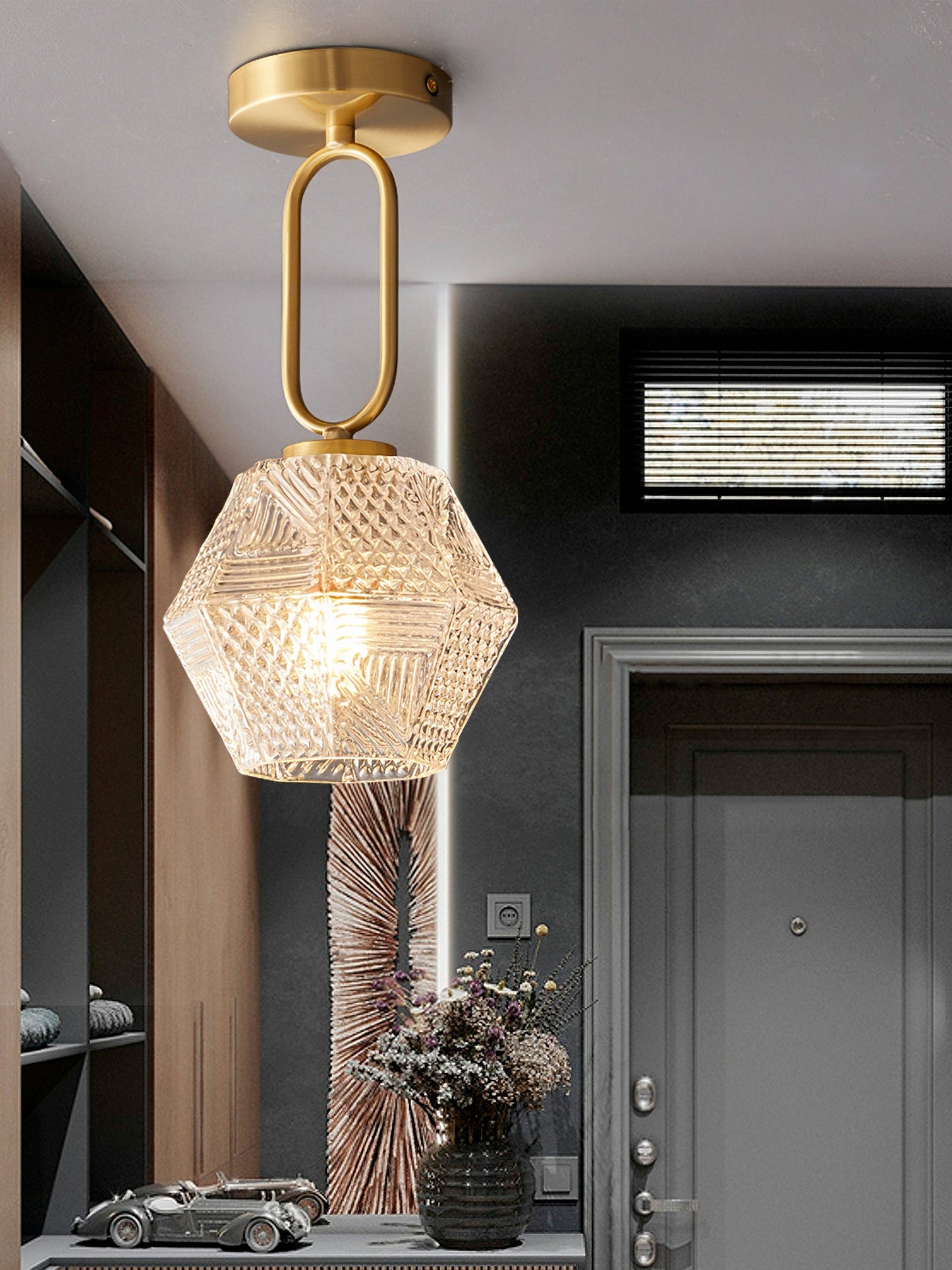 Plafonnier Art Déco en laiton et verre – coupe diamant élégante