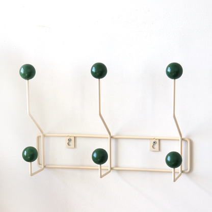Patère Murale Design Vintage avec Crochets Boules – Métal Crème et Boutons Émaillés