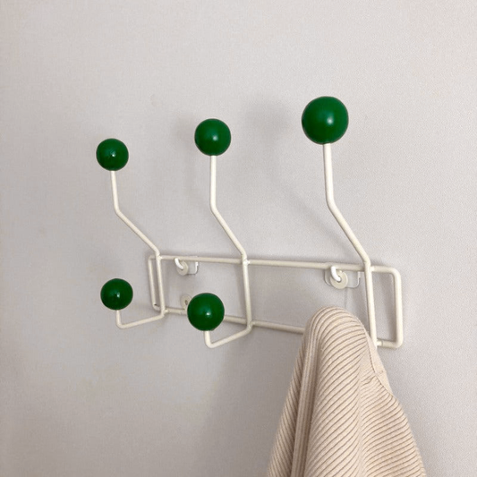 Patère Murale Design Vintage avec Crochets Boules – Métal Crème et Boutons Émaillés